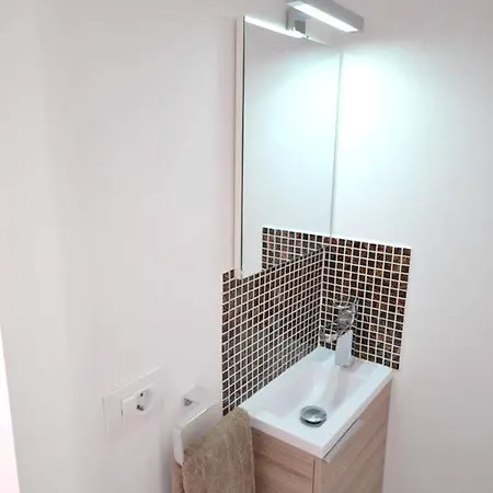 One Bedroom At Playa De La Americas 200 M Away From The With Sea View Balcony And Wifi شقة